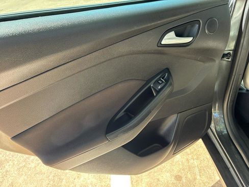 Used 2018 Ford Focus Titanium FWD image 31
