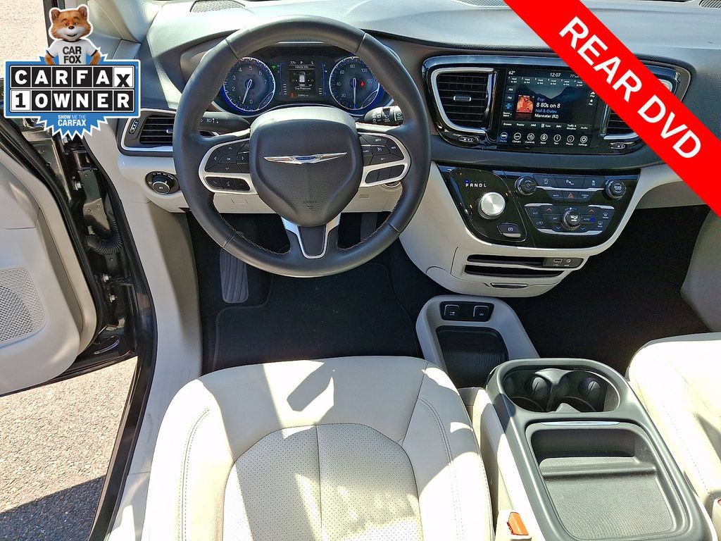 Used 2018 Chrysler Pacifica Touring-L FWD image 12