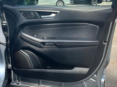 Used 2024 Ford Edge Titanium image 25