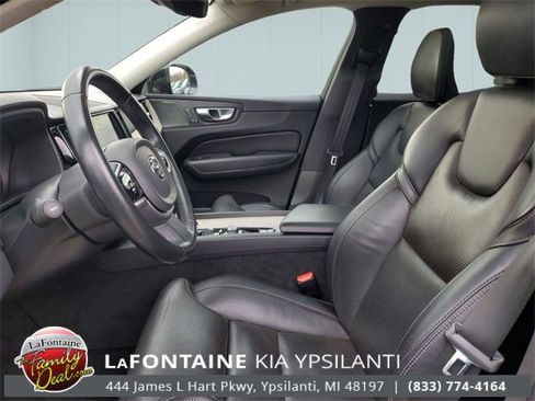 Used 2022 Volvo XC60 B6 Inscription w/ Protection Package Premier image 11