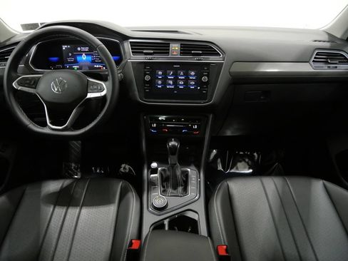 Used 2022 Volkswagen Tiguan SE AWD/4WD image 11