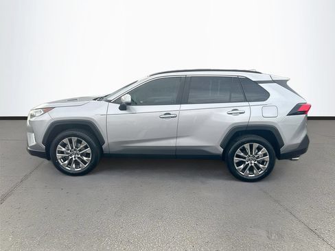 Used 2019 Toyota RAV4 XLE Premium FWD image 4