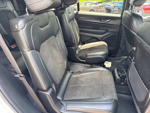 Used 2023 Jeep Grand Cherokee L Laredo AWD/4WD image 17