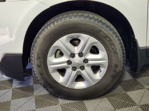 Used 2017 Chevrolet Traverse LS FWD image 8