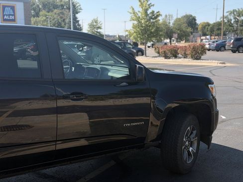 Used 2019 Chevrolet Colorado Z71 AWD/4WD image 3