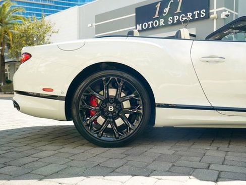 Used 2024 Bentley Continental GT Speed image 31