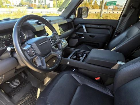 Used 2023 Land Rover Defender 130 X-Dynamic SE image 23