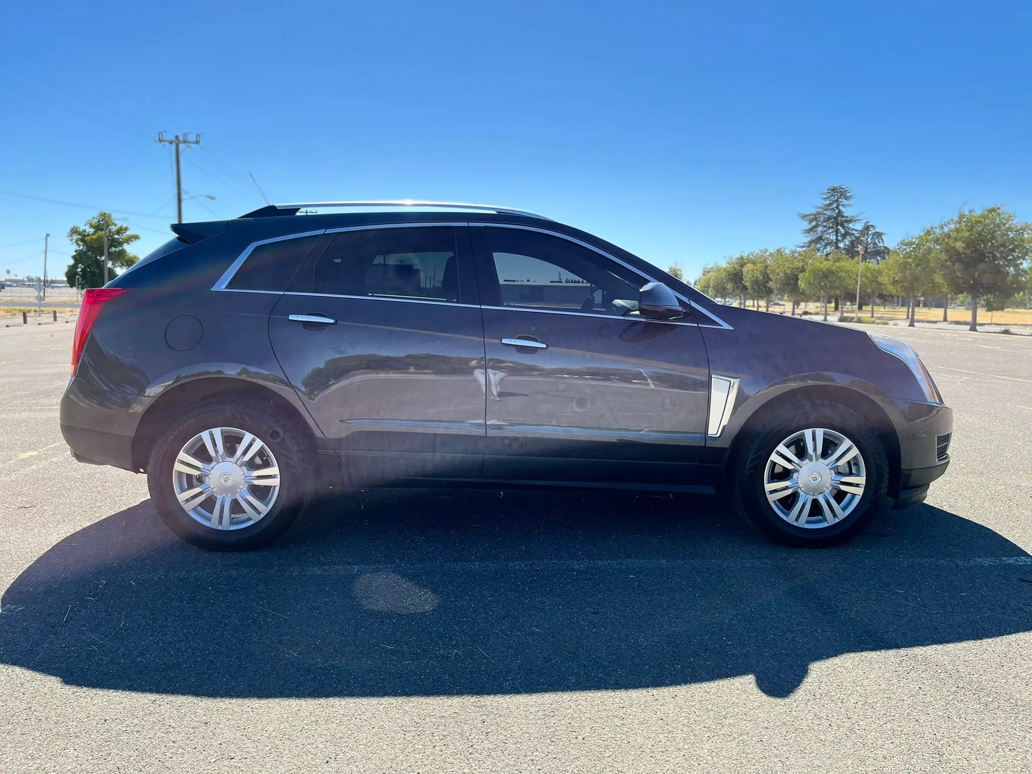 Used 2016 Cadillac SRX Luxury w/ Driver Awareness Package FWD image 4