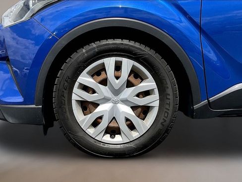 Used 2019 Toyota C-HR LE FWD image 31