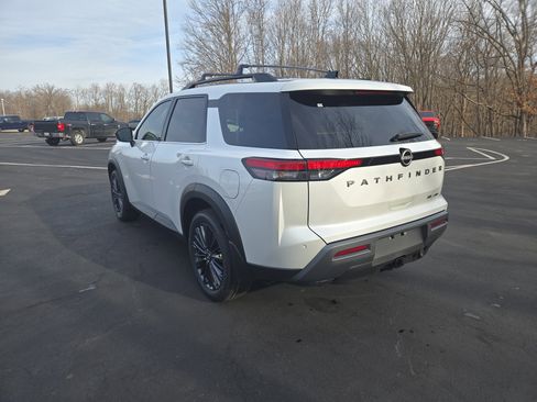 New 2026 Nissan Pathfinder SL image 6
