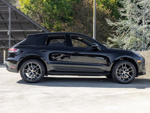 Certified 2023 Porsche Macan AWD/4WD image 12