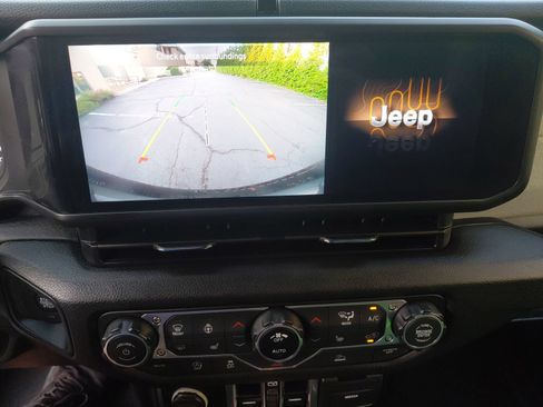 Used 2025 Jeep Wrangler Unlimited Sport AWD/4WD image 10