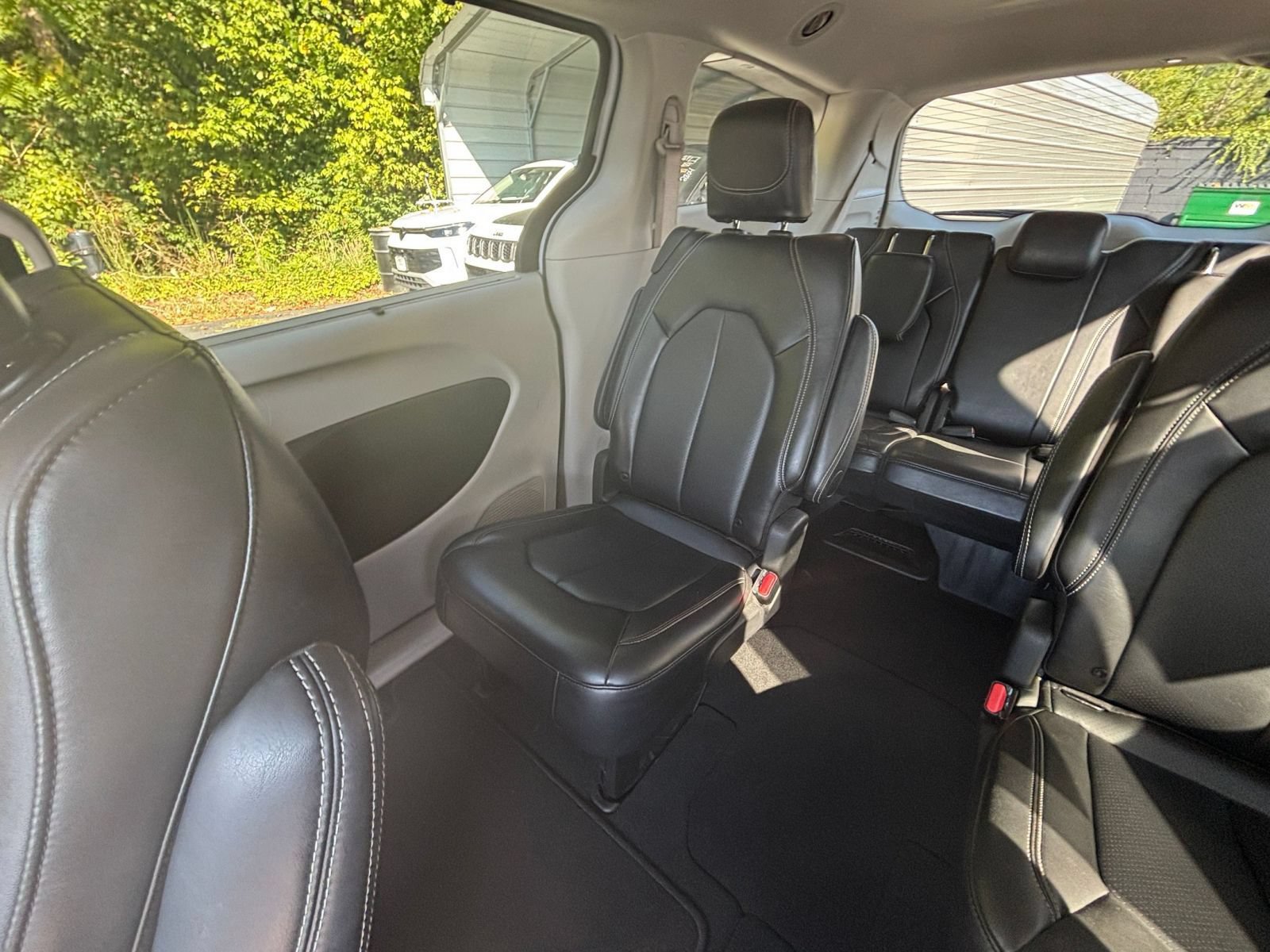 Used 2024 Chrysler Pacifica Touring-L FWD image 38