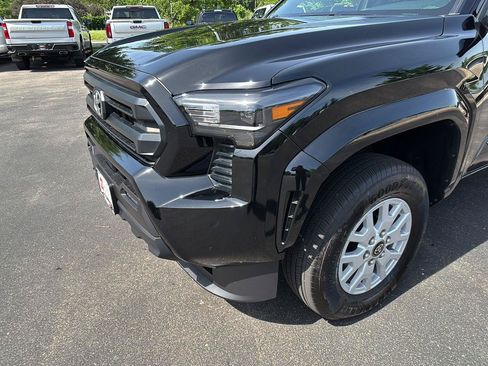 Used 2025 Toyota Tacoma SR5 AWD/4WD image 6