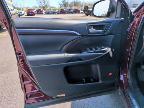Used 2015 Toyota Highlander Limited Platinum AWD/4WD image 14