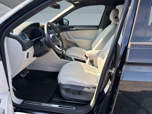 Used 2024 Volkswagen Tiguan SE R-Line FWD image 9