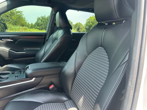 Used 2021 Toyota Highlander XSE FWD image 20