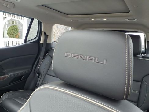 Used 2023 GMC Acadia Denali w/ Denali Ultimate Package AWD/4WD image 13