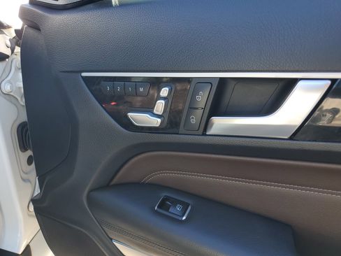 Used 2015 Mercedes-Benz E 400 E 400 w/ Premium 1 Package image 36