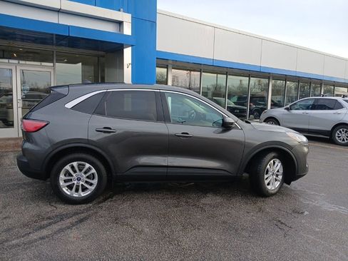 Used 2020 Ford Escape SE image 9