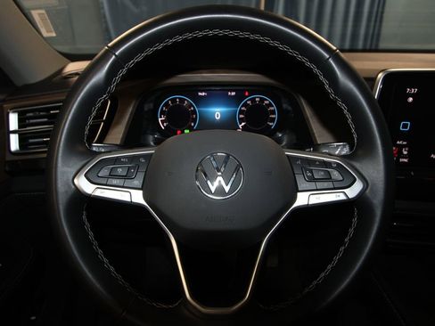 Used 2025 Volkswagen Atlas SE image 11