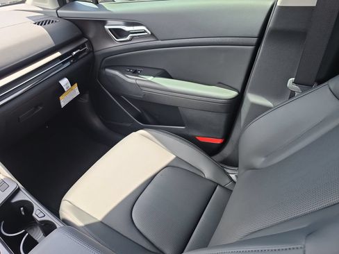 New 2027 Kia Sportage EX FWD image 16