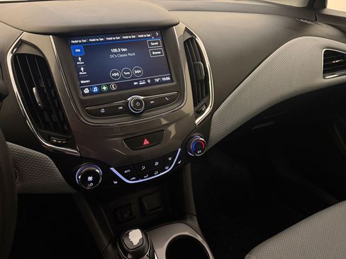 Used 2019 Chevrolet Cruze LT w/ Convenience Package FWD image 20