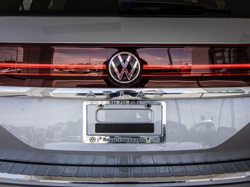 Certified 2024 Volkswagen Atlas SE FWD image 14
