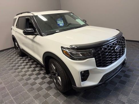 Used 2025 Ford Explorer ST AWD/4WD image 2