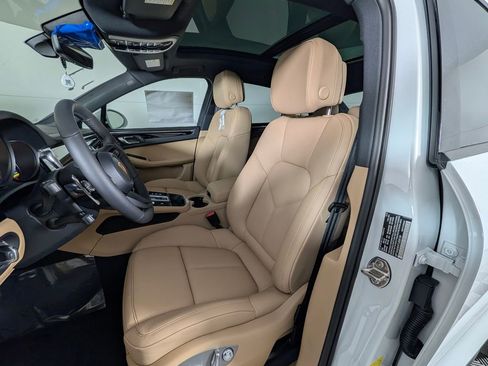 New 2026 Porsche Macan image 5