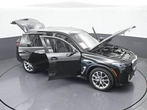 Used 2025 BMW X5 xDrive50e AWD/4WD image 76