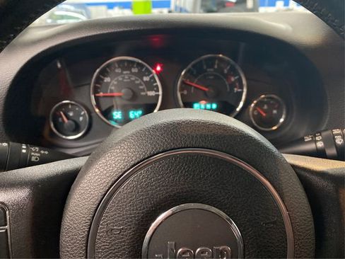 Used 2014 Jeep Wrangler Unlimited Sahara image 17