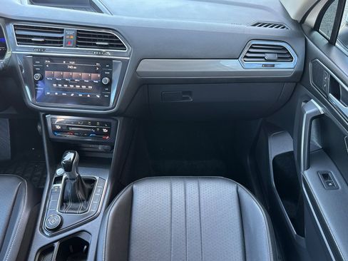 Used 2022 Volkswagen Tiguan SE AWD/4WD image 31