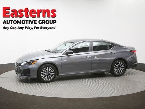 Used 2025 Nissan Altima 2.5 SV FWD image 58