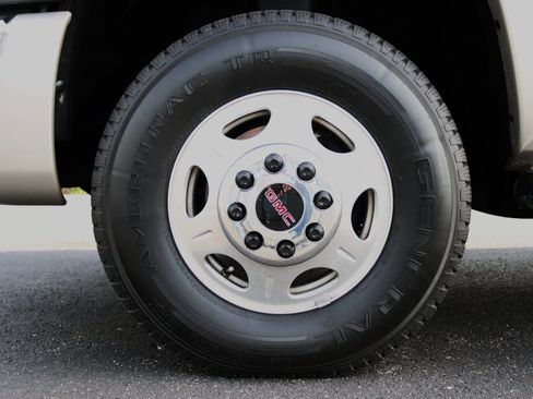 Used 2004 GMC Sierra 3500 SLT w/ Heavy-Duty Power Package image 49