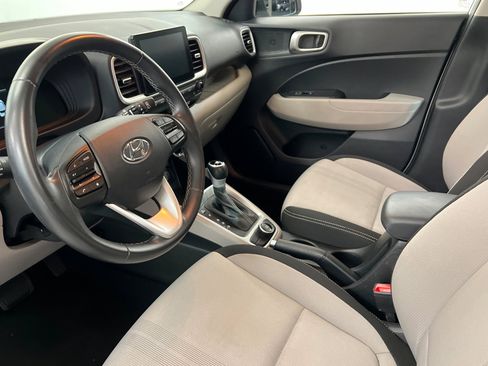Used 2025 Hyundai Venue SEL image 16