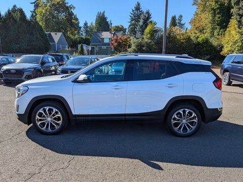 Used 2021 GMC Terrain SLT image 2