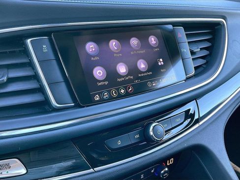 Used 2020 Buick Enclave Essence image 25