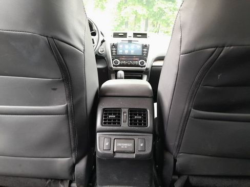 Used 2018 Subaru Outback 2.5i Limited AWD/4WD image 32