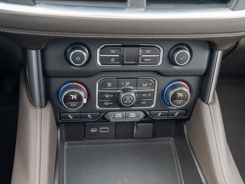 Used 2021 Chevrolet Tahoe Z71 w/ Z71 Off-Road Package image 19