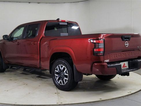Used 2025 Nissan Frontier SL image 5