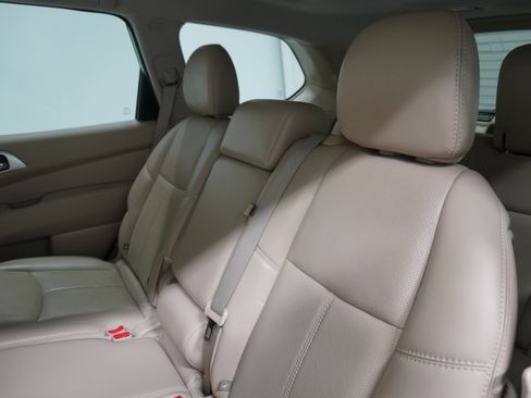 Used 2017 Nissan Pathfinder Platinum image 12