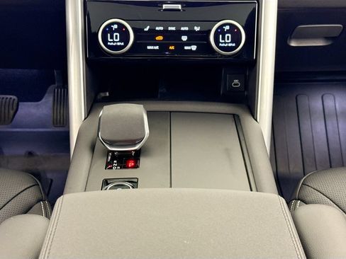 Used 2025 Land Rover Discovery S AWD/4WD image 12