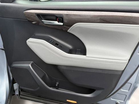 Used 2021 Toyota Highlander Platinum image 34