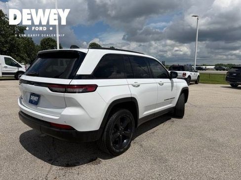 Used 2022 Jeep Grand Cherokee Altitude AWD/4WD image 14
