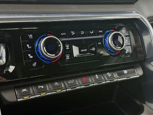 Used 2024 GMC Sierra 1500 Denali w/ Technology Package image 18