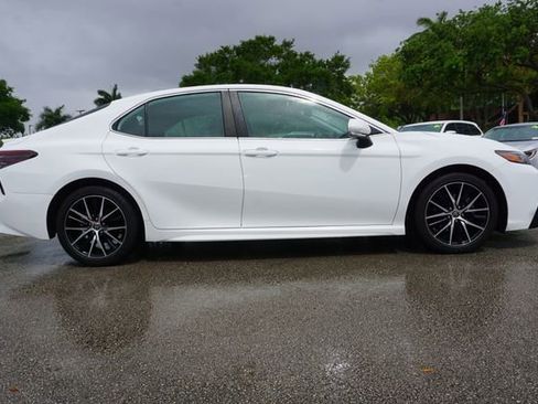 Used 2022 Toyota Camry SE w/ Convenience Package image 12