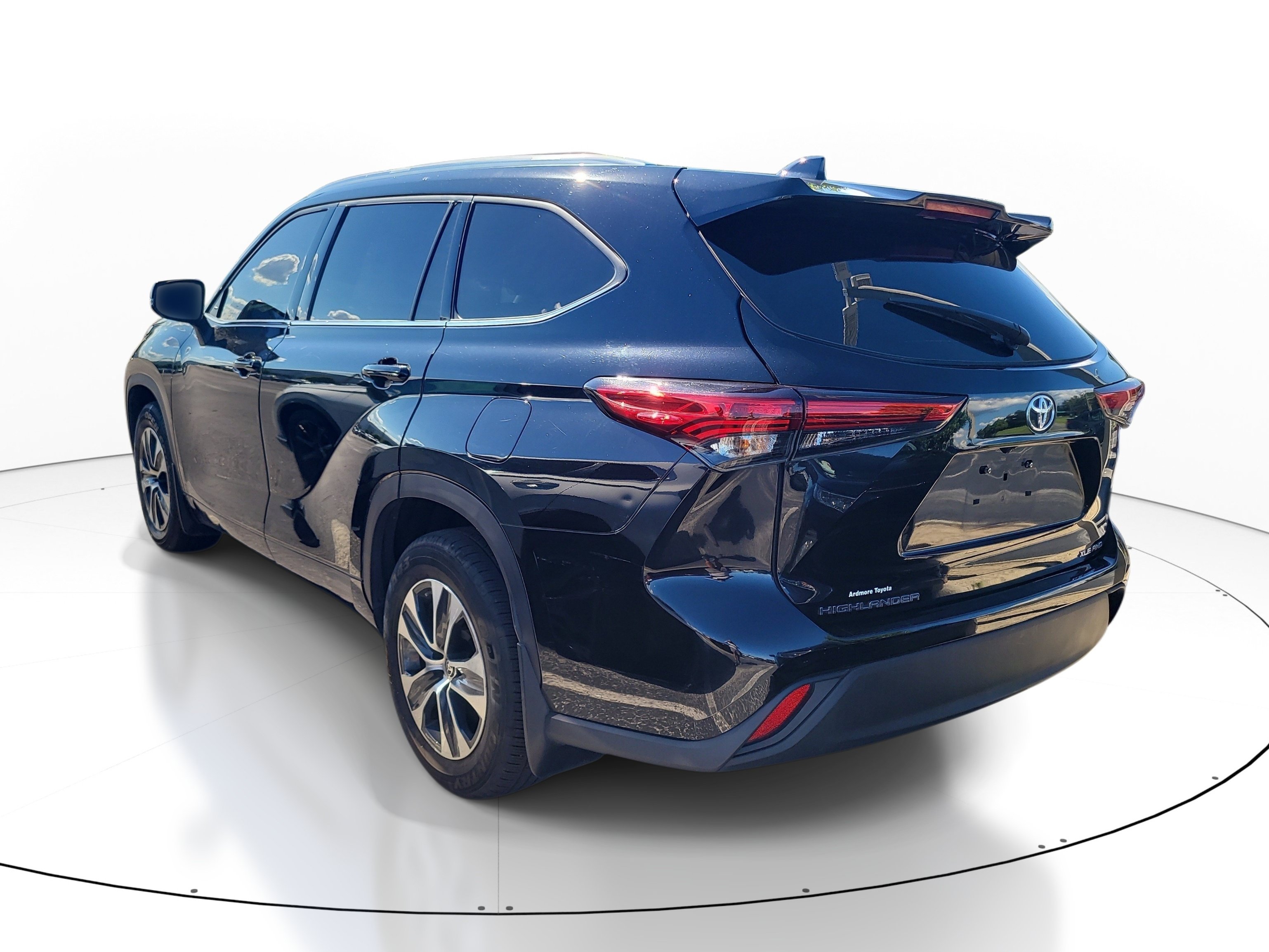 Used 2020 Toyota Highlander XLE AWD/4WD image 5