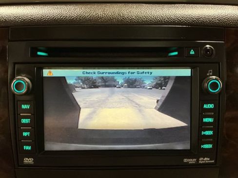 Used 2011 GMC Yukon XL Denali AWD/4WD image 16