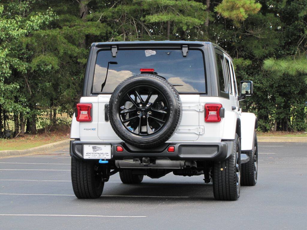 Used 2022 Jeep Wrangler Unlimited Sahara AWD/4WD image 10